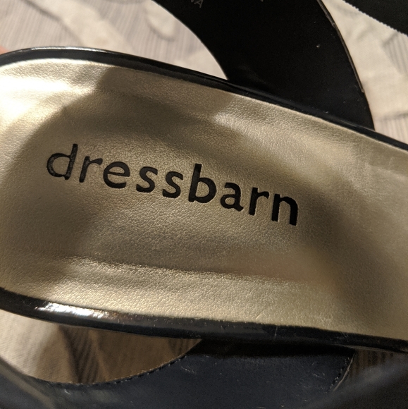 Dress Barn size 8.5 strappy navy block heels - Picture 2 of 8